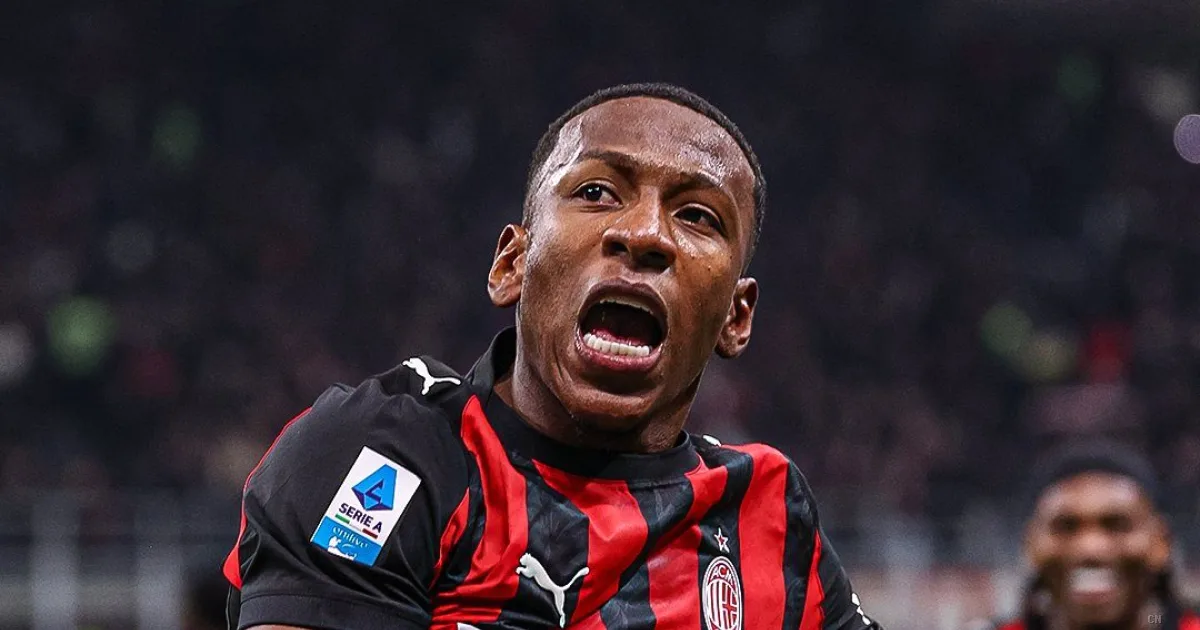 Estupiñán celebra il derby vinto e il suo primo gol in rossonero